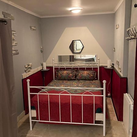 Tres Bel Appartement Cosy Et Chaleureux A Nîmes Exterior foto