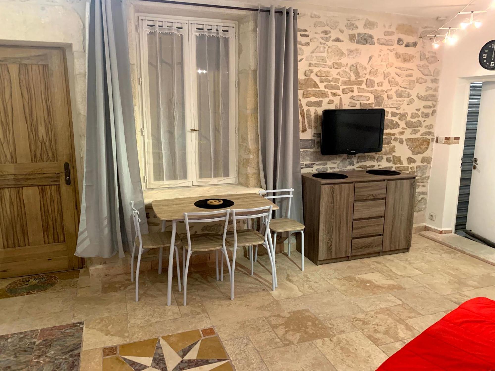 Tres Bel Appartement Cosy Et Chaleureux A Nîmes Exterior foto